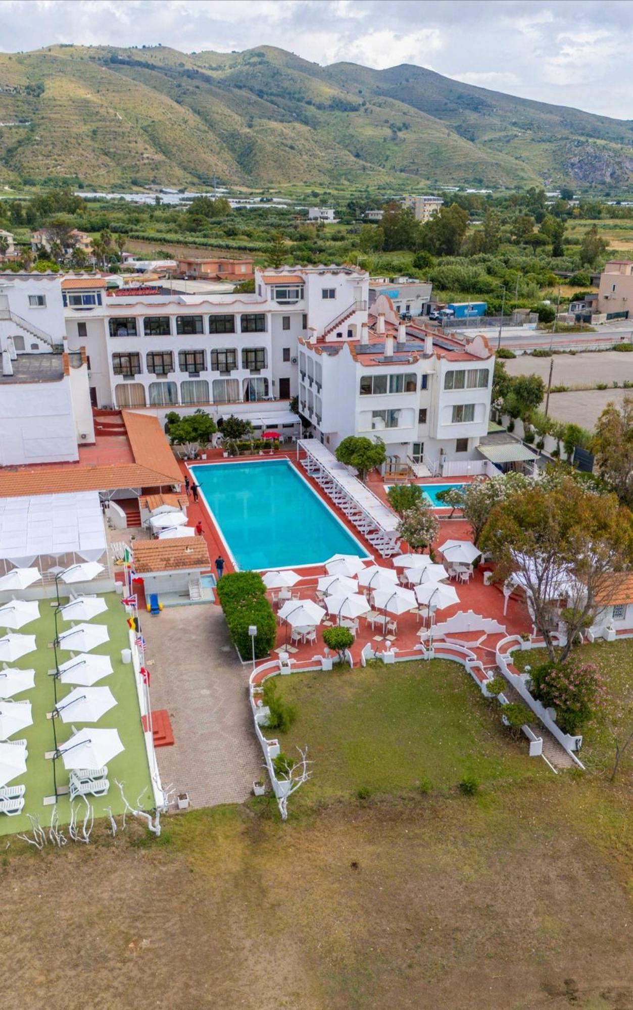 International Resort Mondragone Exteriör bild